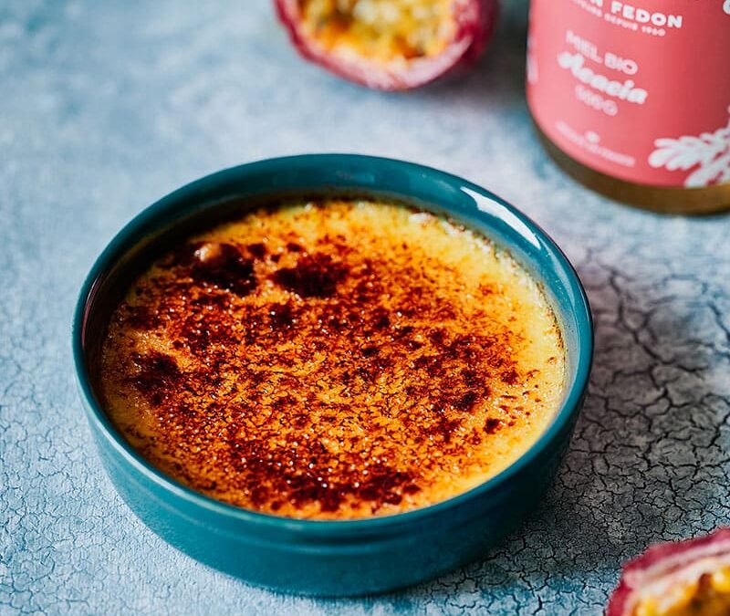Crèmes brûlées au miel et fruits de la passion