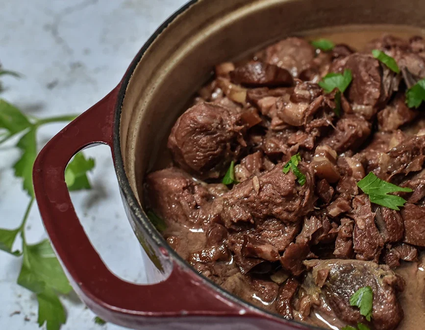 Joue de porc à la bière et au miel : une recette mijotée, fondante et réconfortante